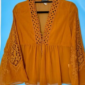 VENUS Amber Lace Accent Blouse